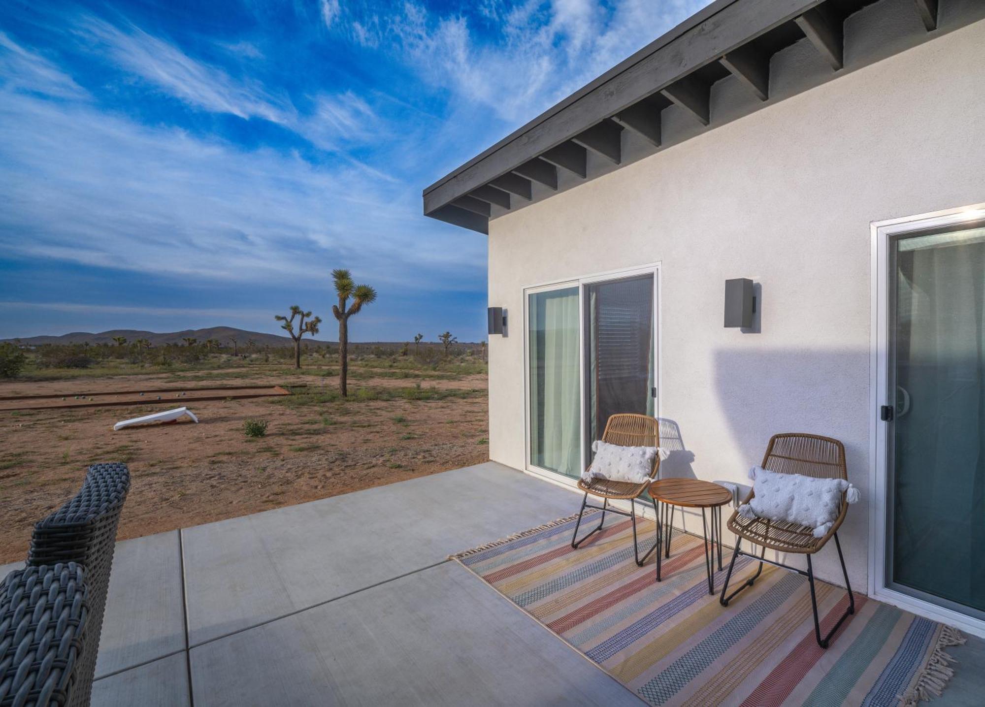 Coyote Tracks - A Modern Desert Experience Villa Joshua Tree Exteriör bild